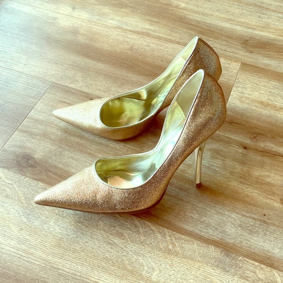 Guess Shoes - GUESS Pointed Toe Glitter Pumps